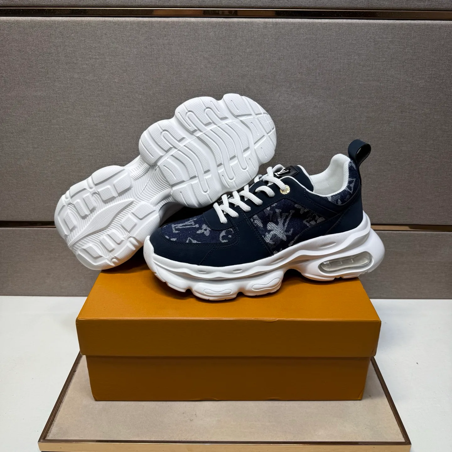 ⬛️Men's shoes 💰p462【LV～】Men's casual shoes 2025z cabinet sales simultaneously 🔶Size: 38-44 #️⃣ 🔷5 colors🔜The upper is made of multi-material splicing➕Mesh lining, comfortable and breathable, sole: original comfortable and wear-resistant outsole, ⚠️real thing📱photographed🎬real thing is better📢📢📢